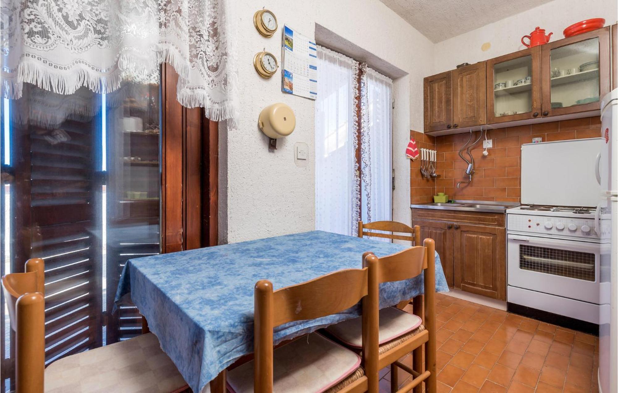 2 Bedroom Nice Apartment In Ябланац Екстериор снимка