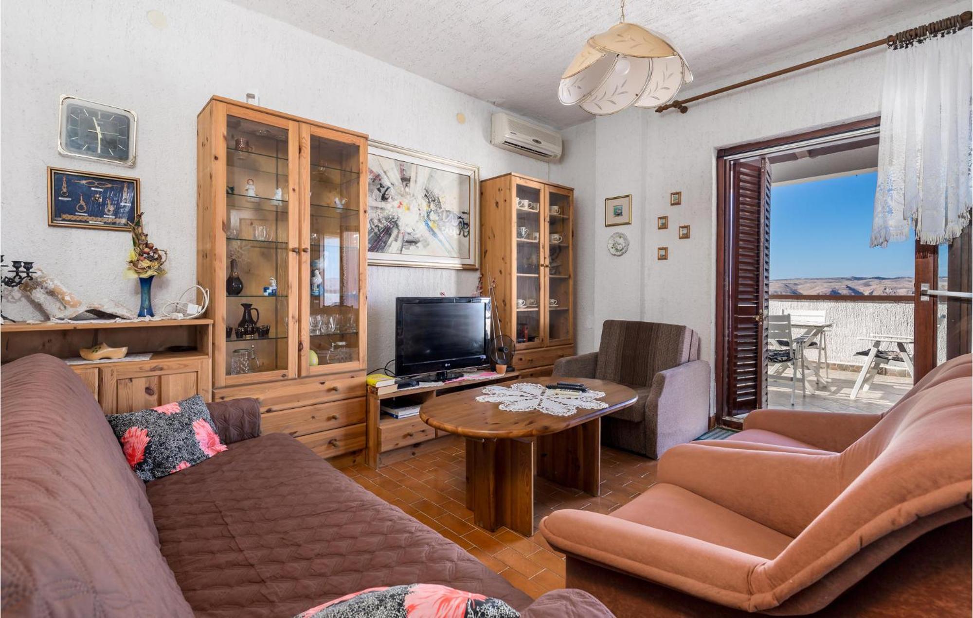 2 Bedroom Nice Apartment In Ябланац Екстериор снимка