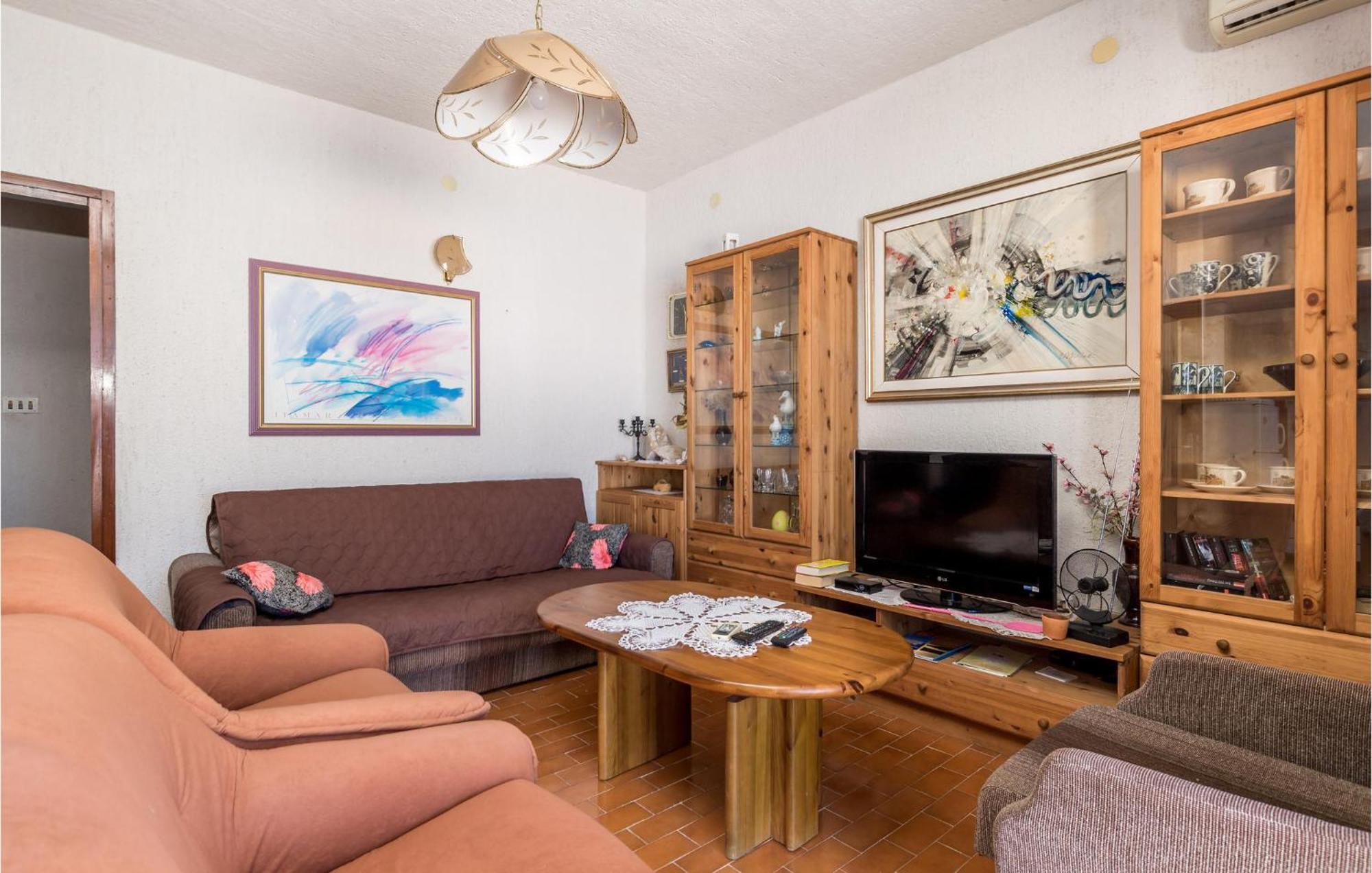 2 Bedroom Nice Apartment In Ябланац Екстериор снимка